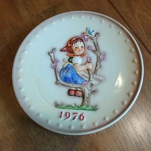 Hummel 1976 annual plate